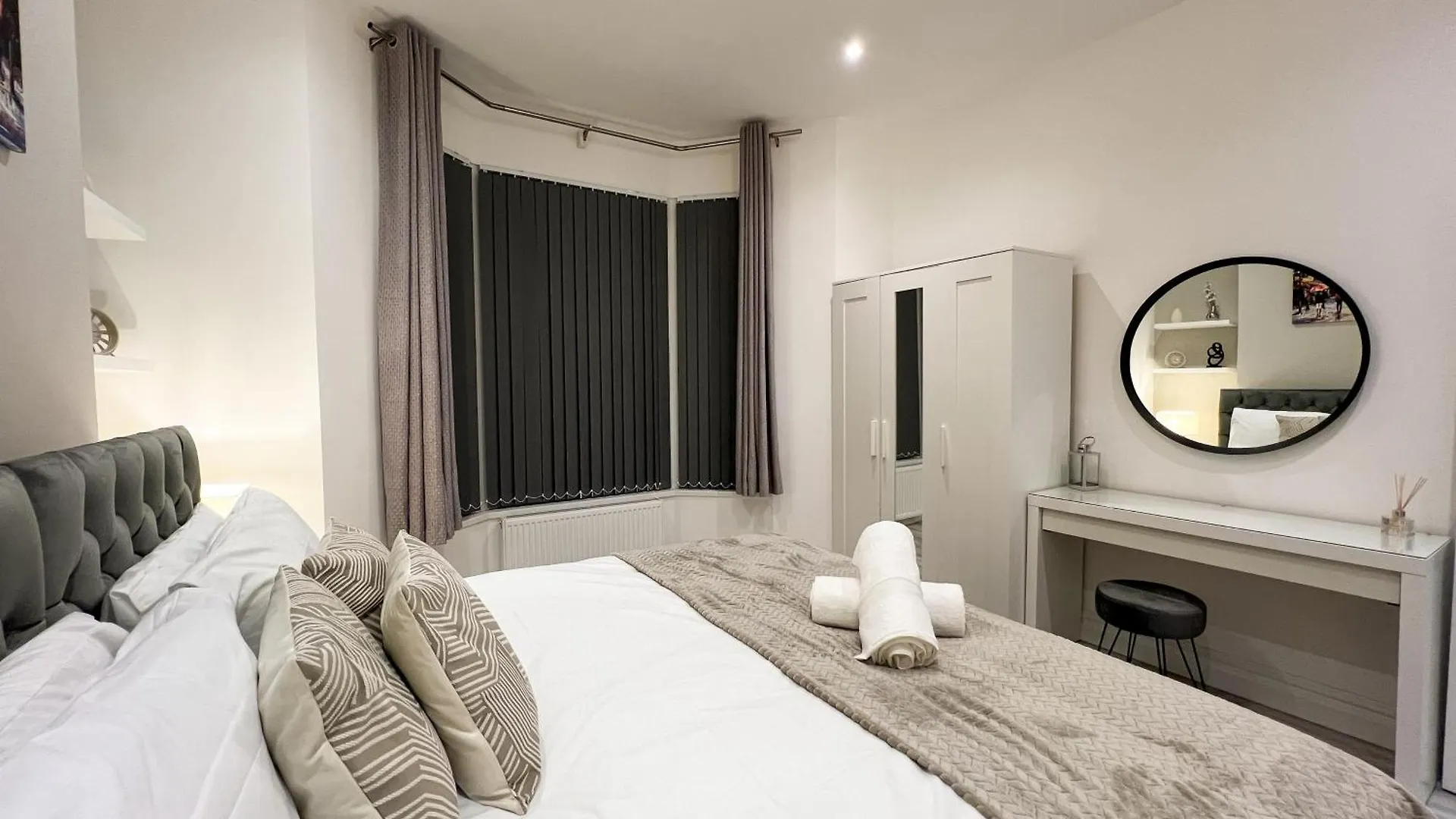 Stylish 2 Bedroom Flat City Centre - Free Parking Cardiff