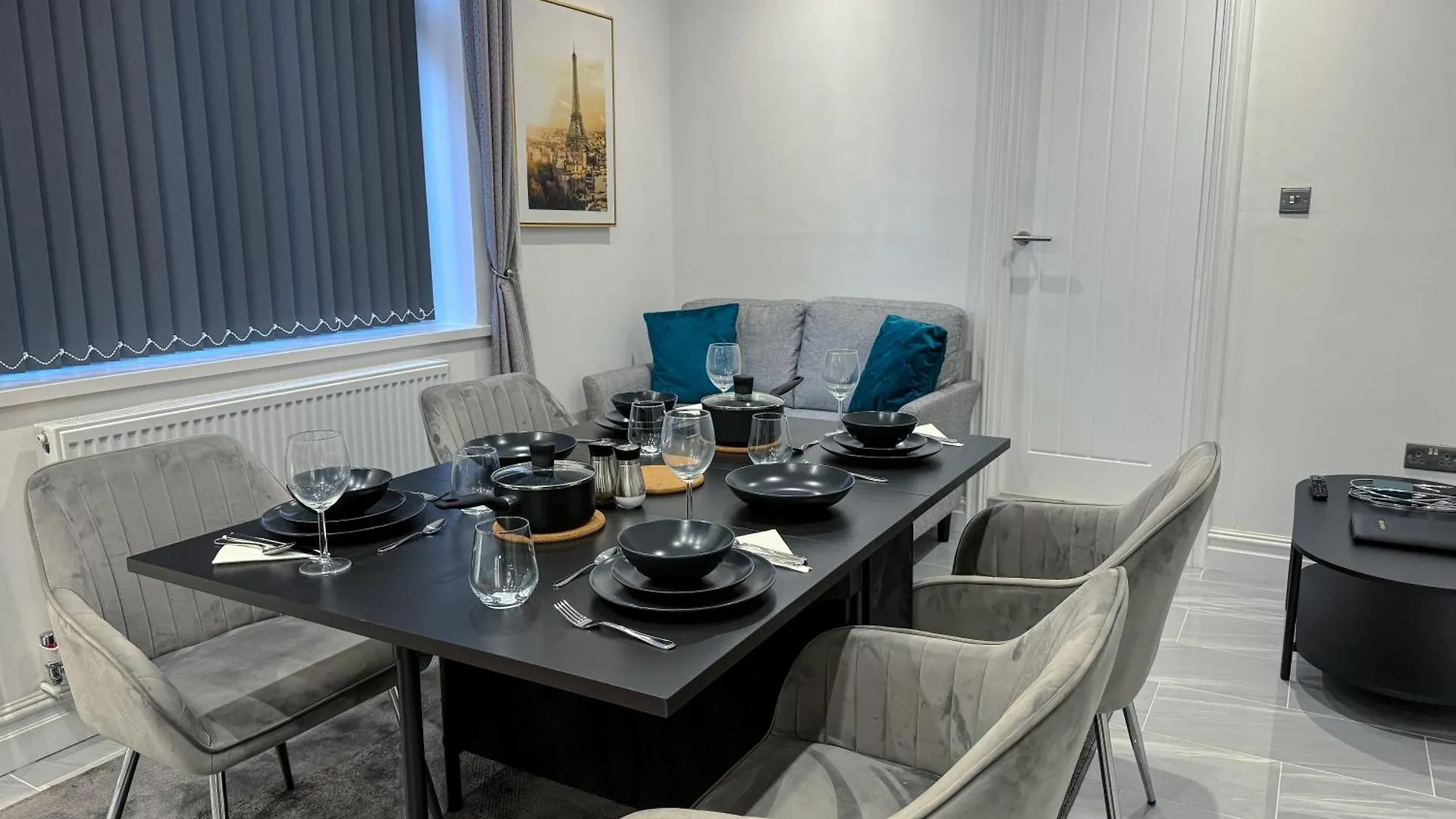Stylish 2 Bedroom Flat City Centre - Free Parking Cardiff United Kingdom