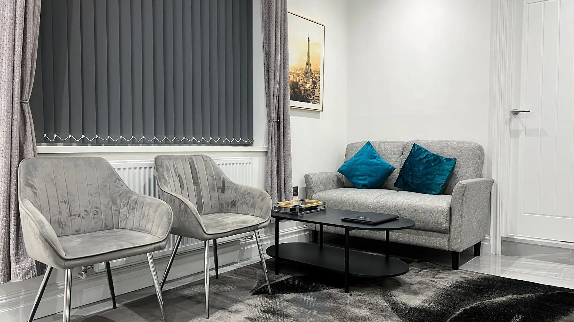 Stylish 2 Bedroom Flat City Centre - Free Parking Cardiff Apartment