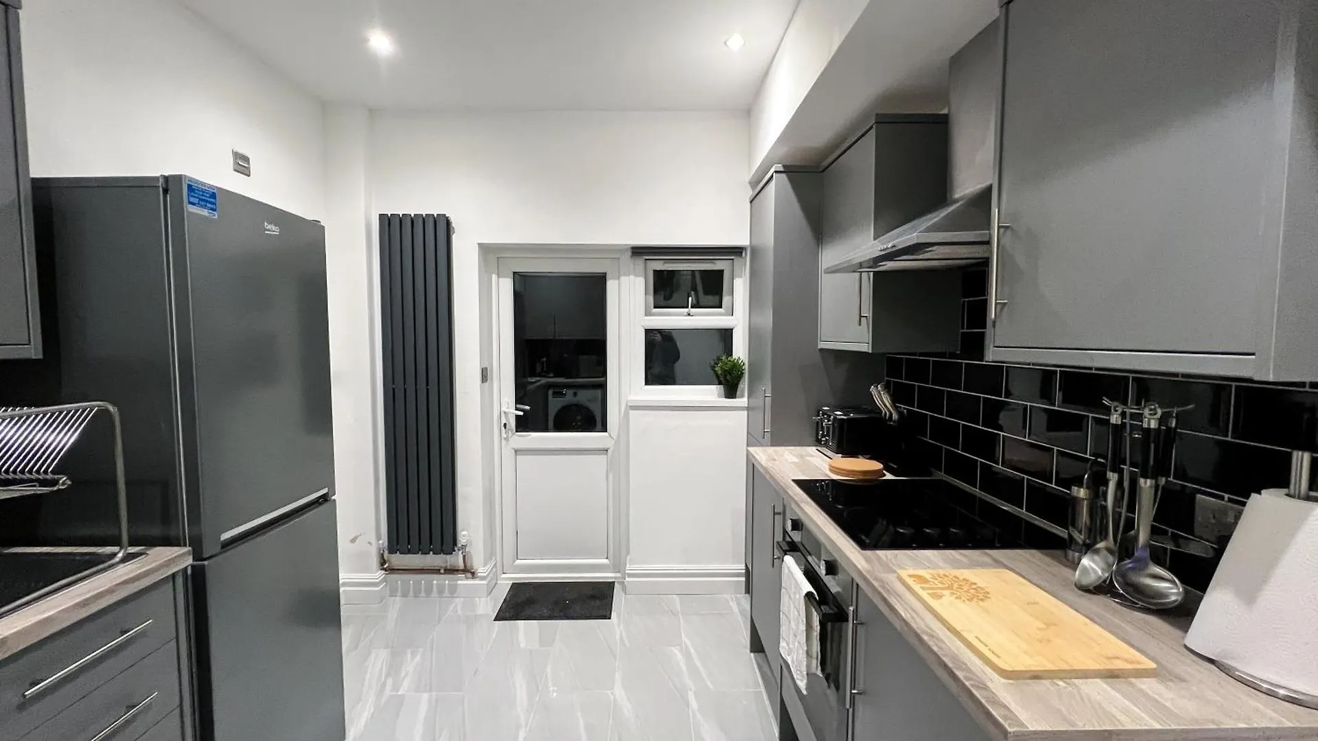 Stylish 2 Bedroom Flat City Centre - Free Parking Cardiff