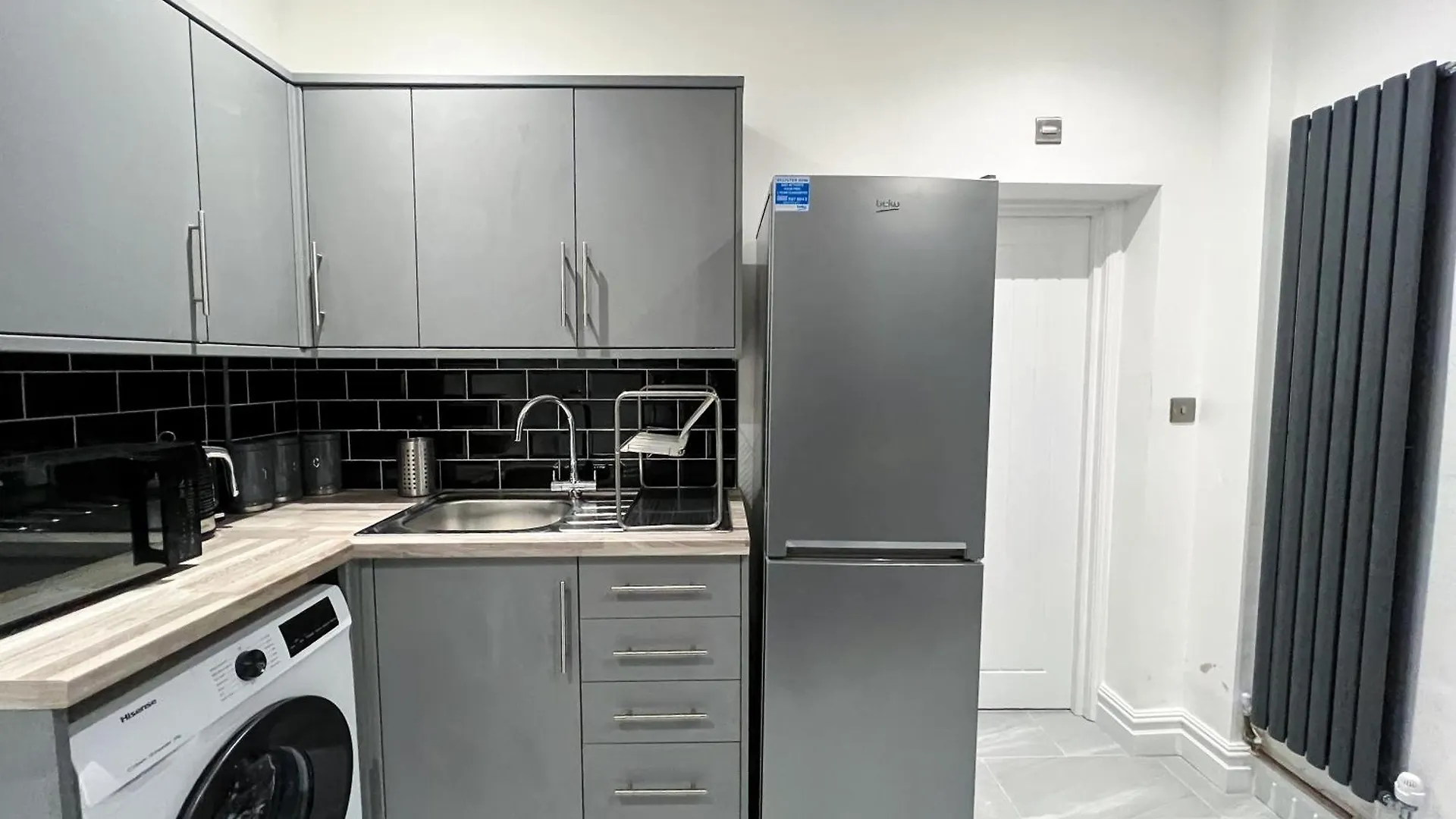 Stylish 2 Bedroom Flat City Centre - Free Parking Cardiff Apartment